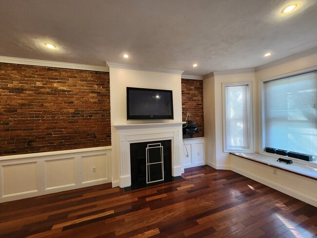 Photo - 566 E 5th St Unit 1