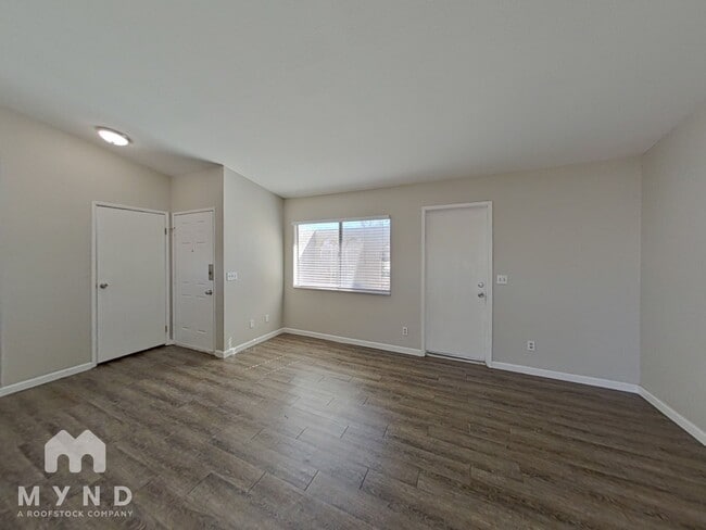 Photo - 425 E Rolly St