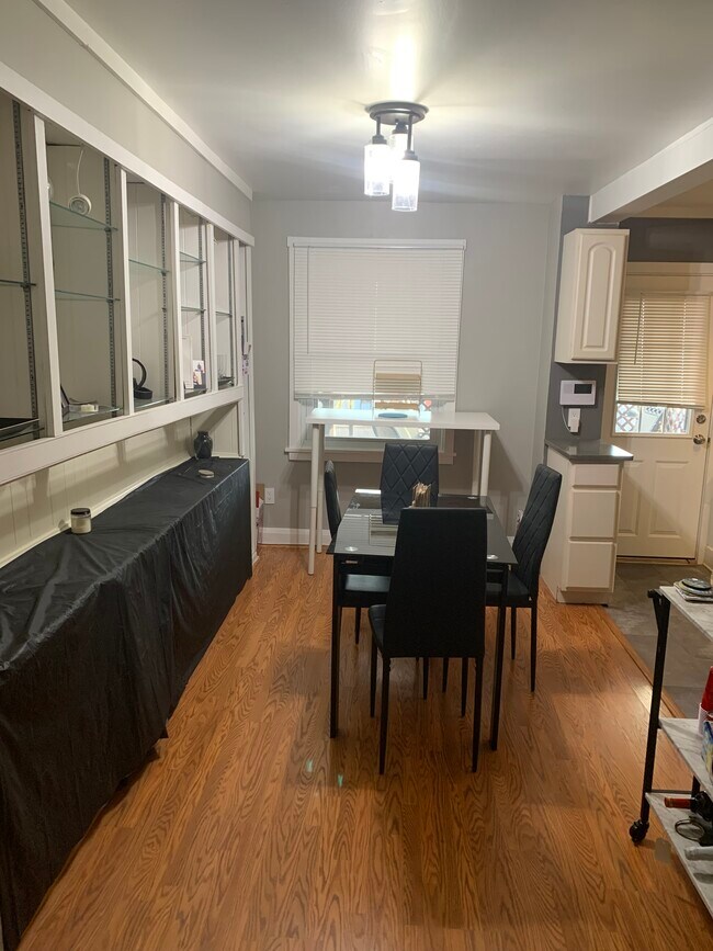 Photo - 1009 W 43rd St