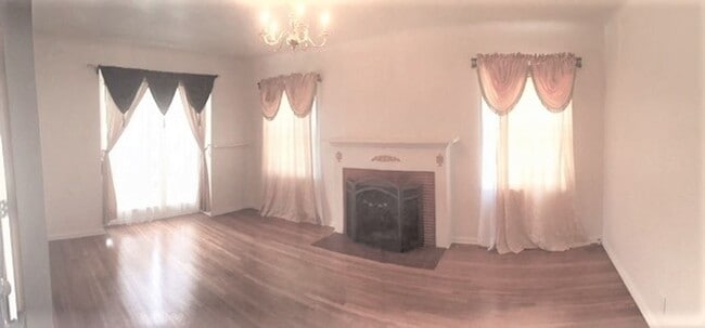 Photo - LA7906 (RUBS - Manual) Unit Front House