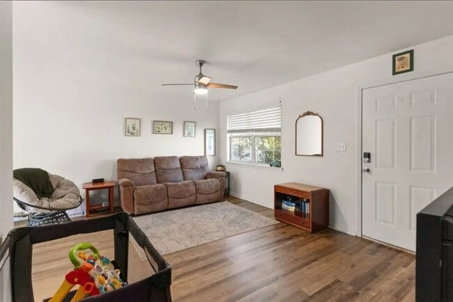 Photo - 540 Chateau Cir