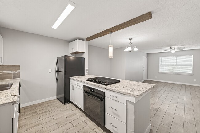 Building Photo - 1230 Shadowdale Dr Unit 17