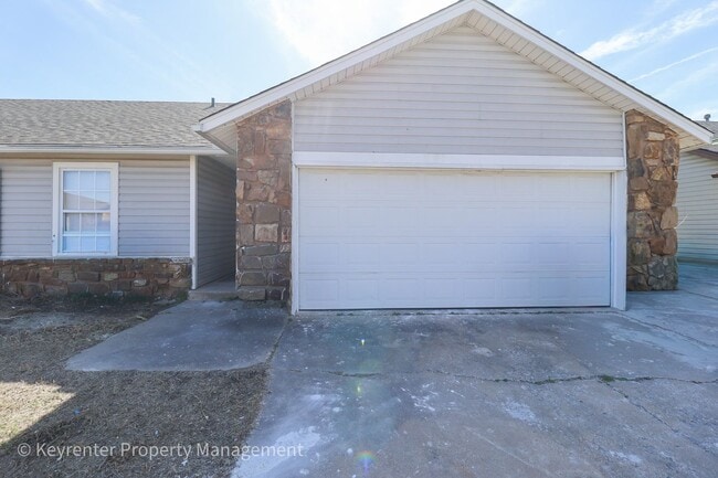 Photo - E 31st Ct Duplex Unit 12924