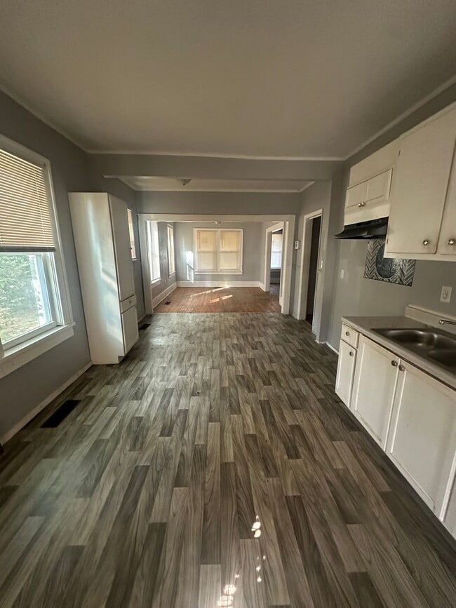 Photo - 2794 Napier Ave