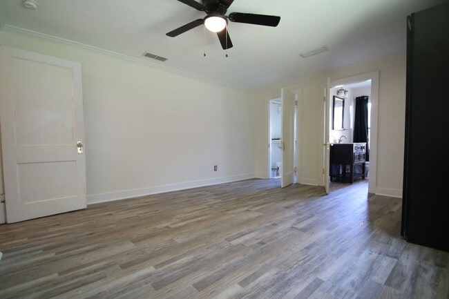 Photo - (("Wake Up in a Home YOU Love")) 2/2 STUNNING House Close to Exciting Downtown Fort Worth! An ABS...