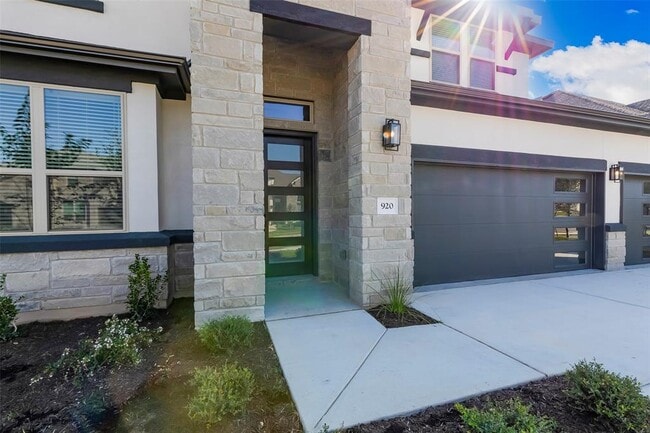 Photo - 920 Old Gdn Rd