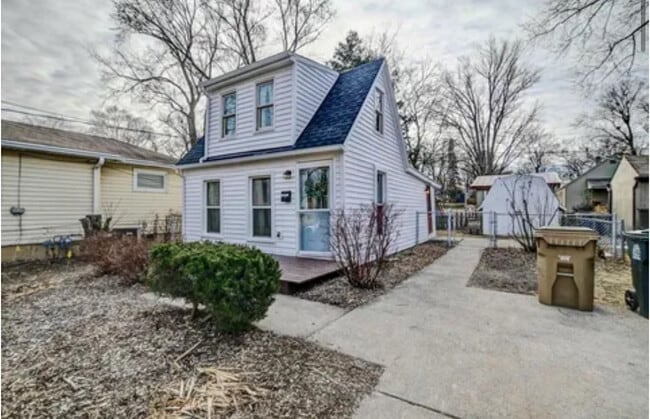 Photo - 1921 Heath Ave