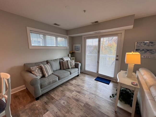 Photo - Stylish Downtown Traverse City Condo – Ful...