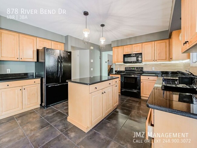 Photo - 878 River Bend Dr