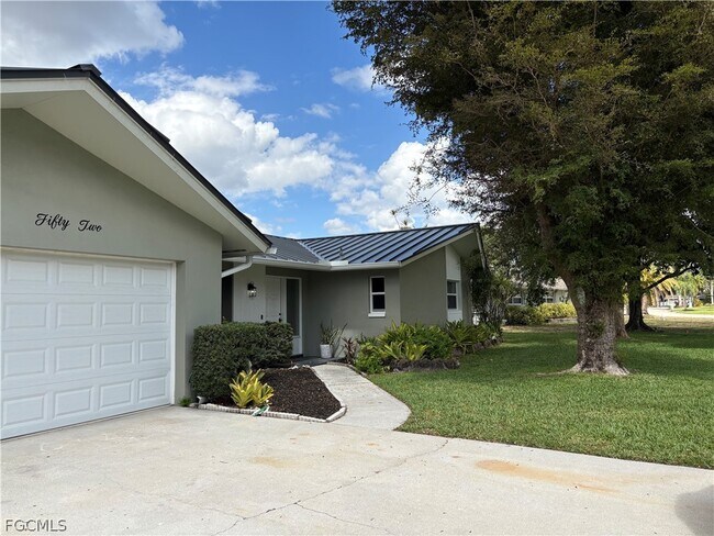 5652 Eichen Cir