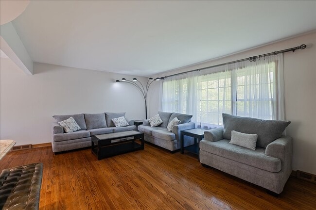 Photo - 33 Half Day Rd