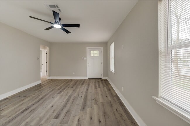 Photo - 6603 Narcissus St