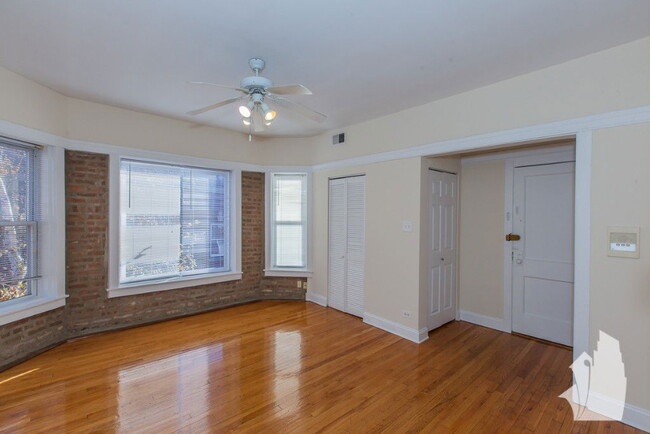 Photo - 859 W Cornelia Ave Unidad 8551E Rental