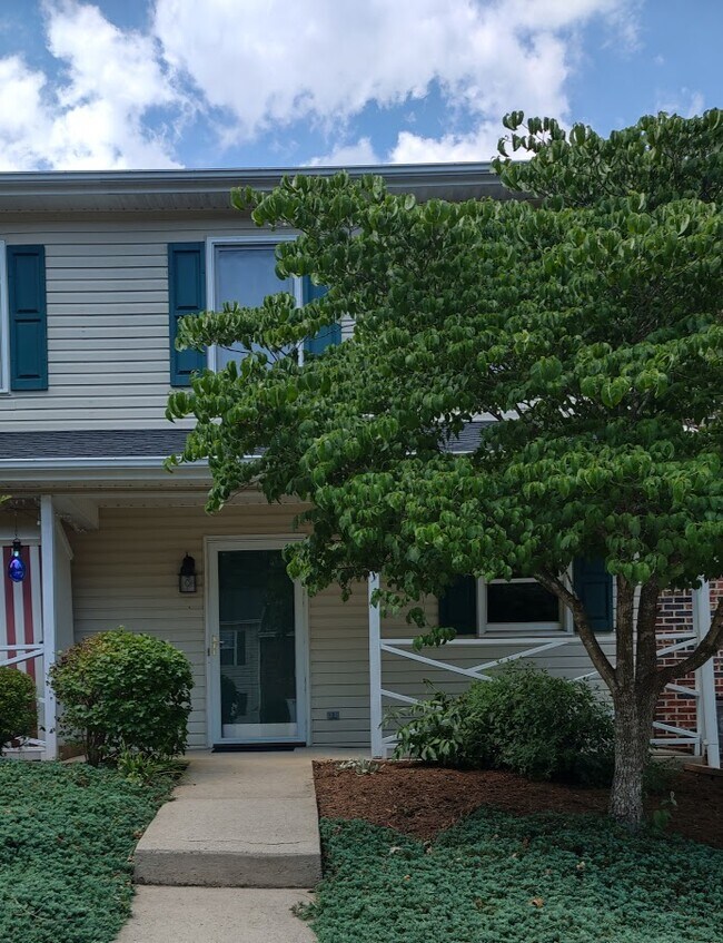 1219 Camelot Ct NE Townhome Townhome Rental in Lenoir NC