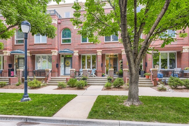 Building Photo - 16 S Monroe St Rental