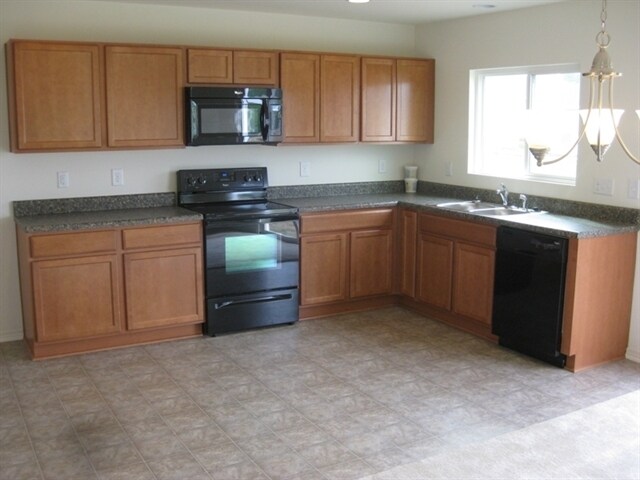 Photo - 423 Kerriann Ln