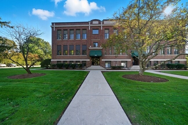 Building Photo - 30 Conant St Unit 3B