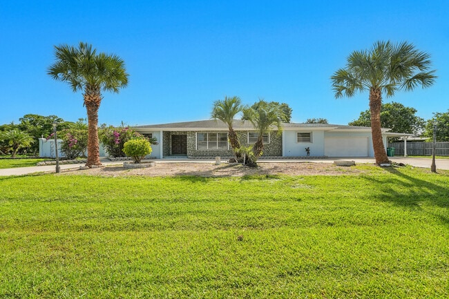 Building Photo - 154 SE Naranja Ave Rental