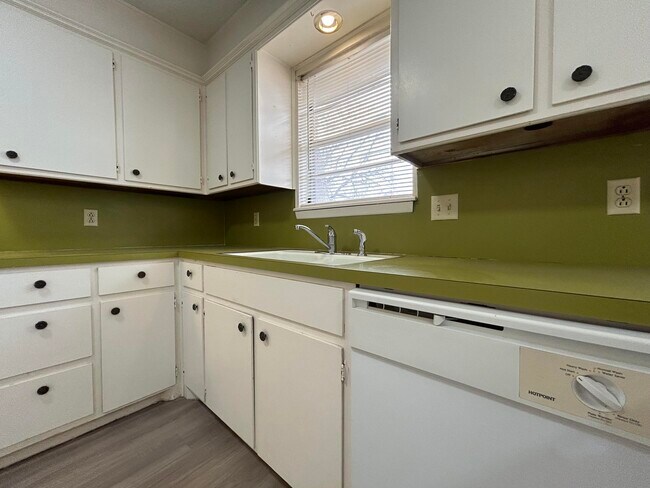Photo - 4303 52nd St
