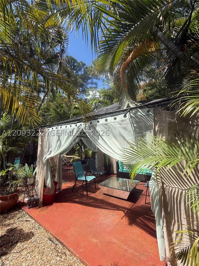 713 SW 13th St Unit 3