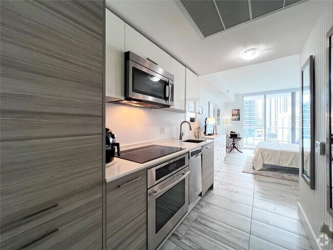 Building Photo - 1300 Brickell Bay Dr Unit 1813 Rental