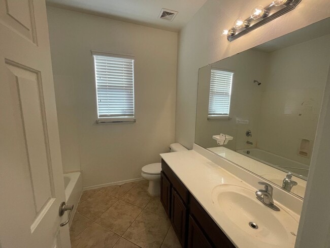 Photo - Beautiful 4 bedroom, 2 bath in Redwood Estates