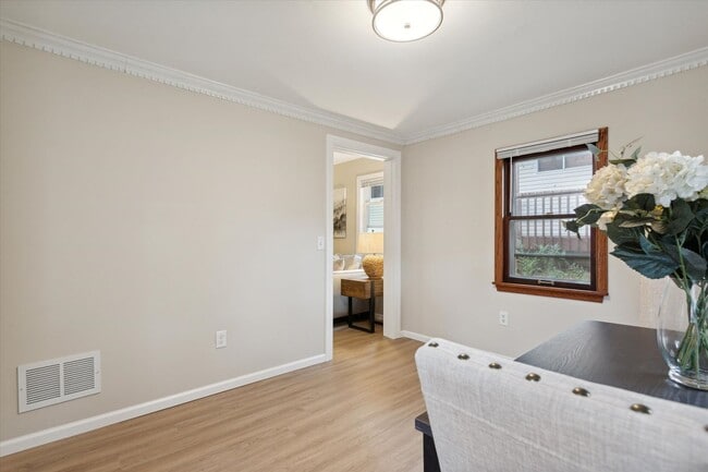 Photo - 2107 Schlimgen Ave