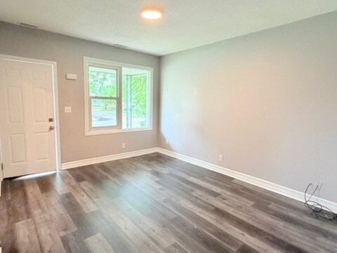 Building Photo - 506 Aylmer Ave Unit 1