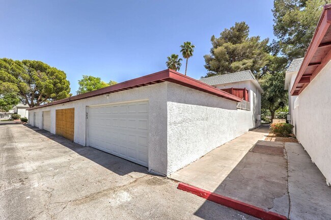 Photo - Huge one bedroom condo close community pool and tennis courts.