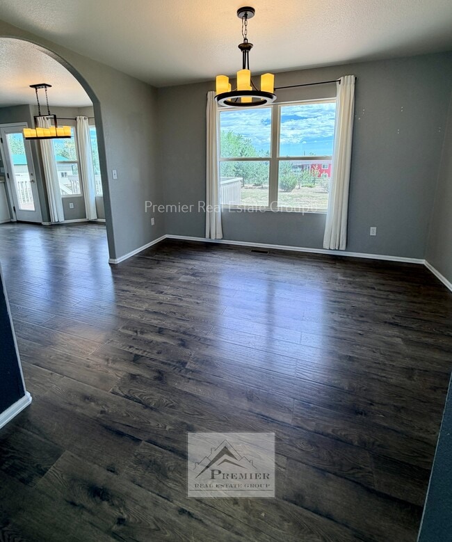 Photo - 7927 Buschborn Rd