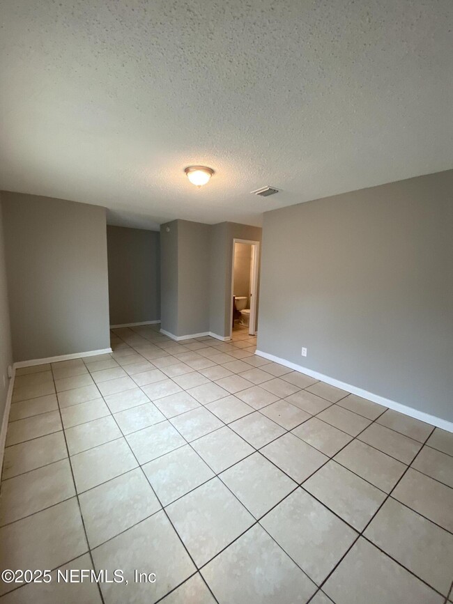 Photo - 9443 Sibbald Rd