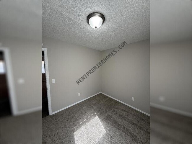 Photo - 1720 SE 7th St