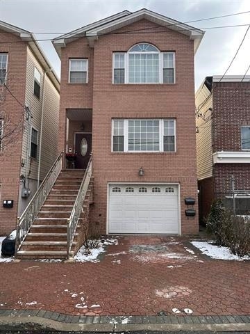 Building Photo - 30 Whitman Ave Unit 1