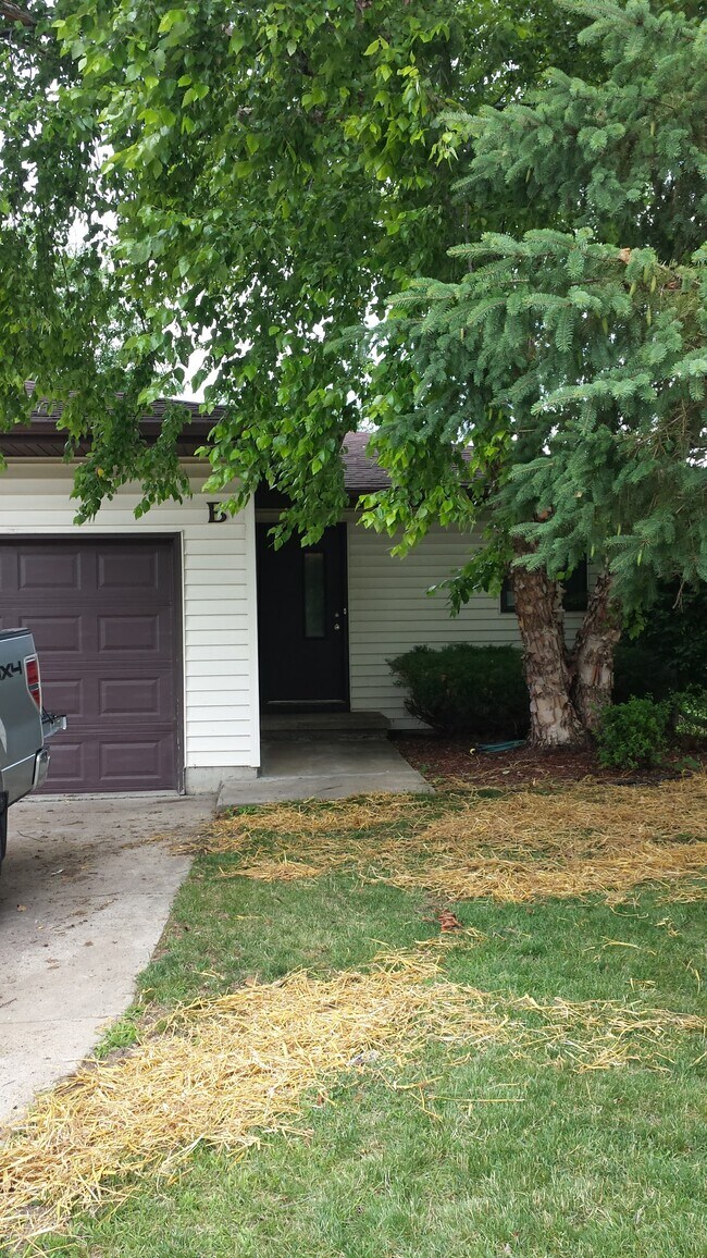 Front Door - 731 Crawford Dr