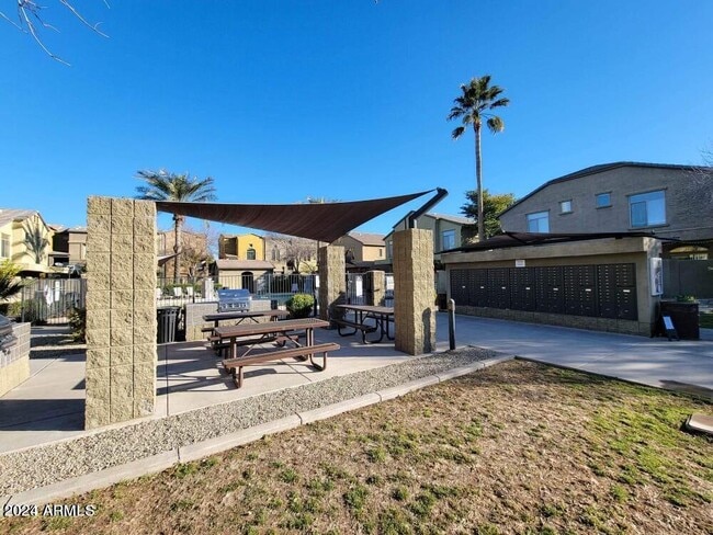Photo - 2150 W Alameda Rd