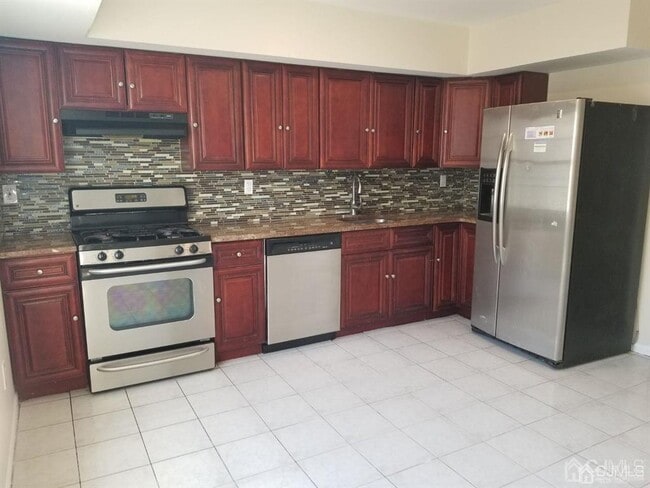 Photo - 49 Larch St