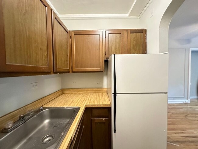 Photo - 823 W Wolfram St Unit 203