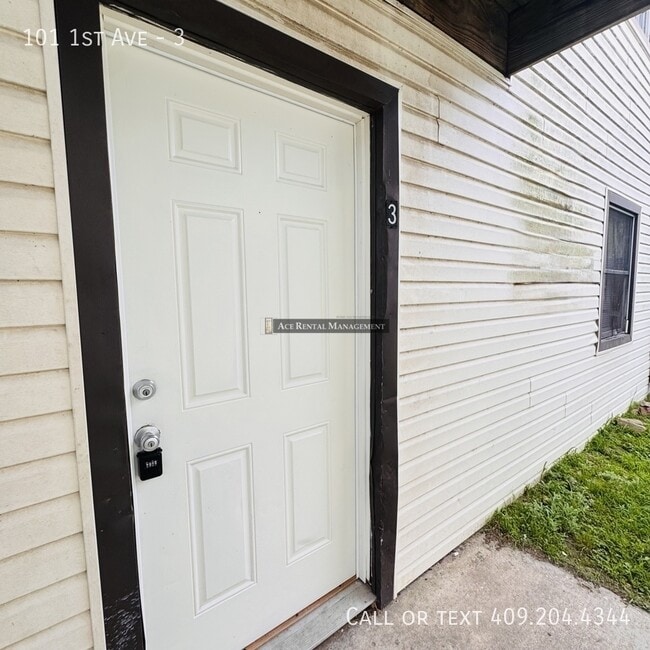 Building Photo - 101 1st Ave Unit 3