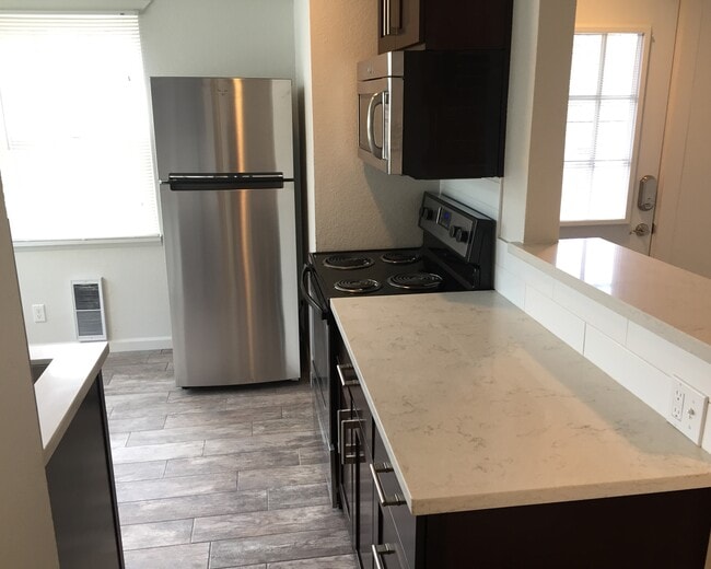 Photo - 609 N 48th St