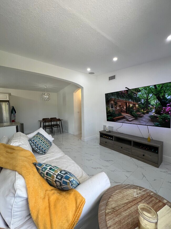 Photo - 4170 NE 15th Ave Unidad 1