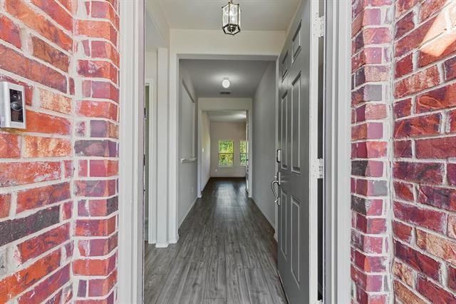 Photo - 1460 Acmite Ave