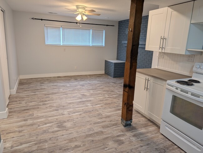 Building Photo - 11840 S 1300 W Unit B