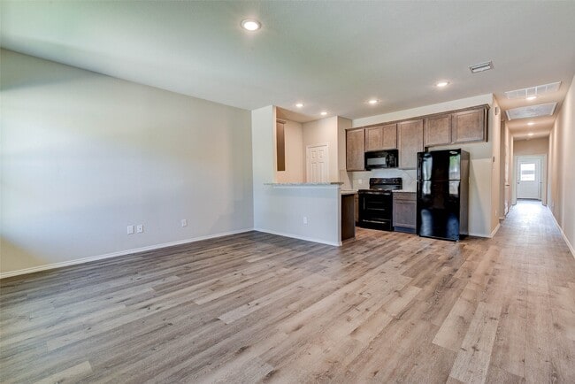 Photo - 407 E Avenue G