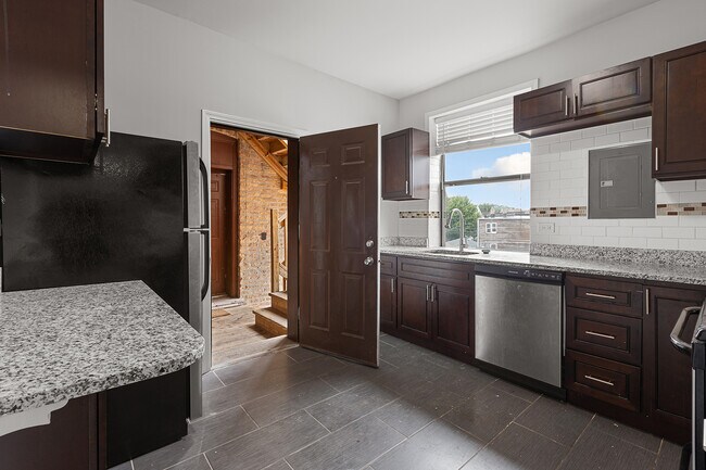 Photo - 3641 W Dickens Ave Unidad 2B