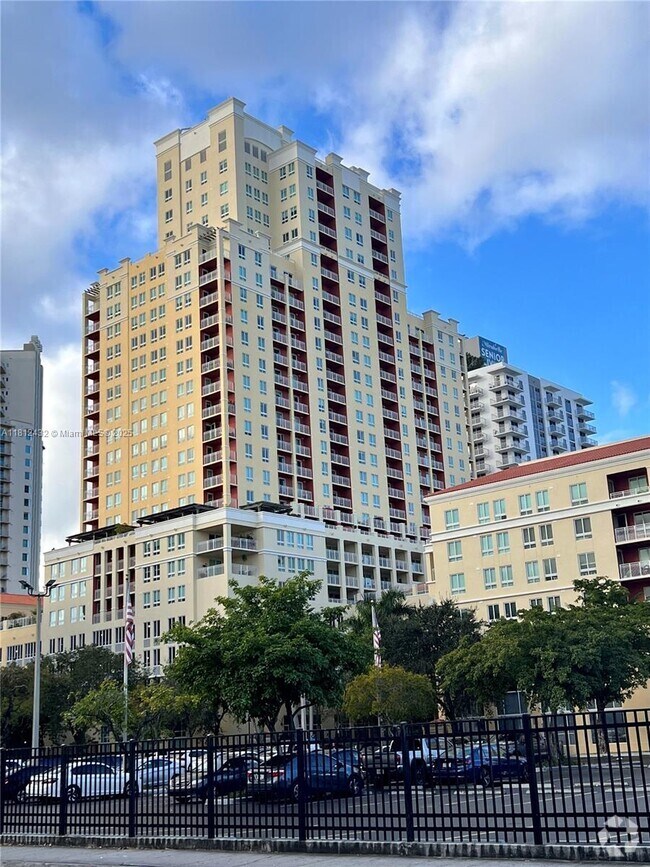 Building Photo - 7350 SW 89th St Unit 1211S Rental