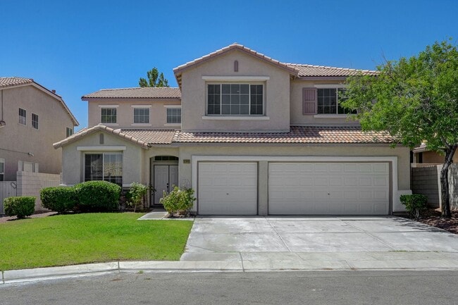 Building Photo - A Fabulous 4 Bedroom Home with a Sparkling...