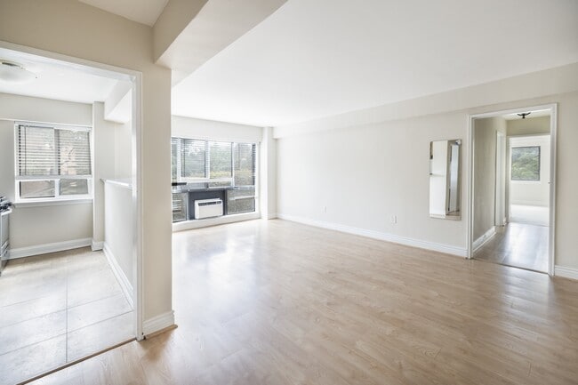 Photo - 3901 Tunlaw Rd NW Unit 204