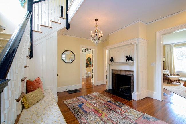 Photo - 35 Huntting Ln
