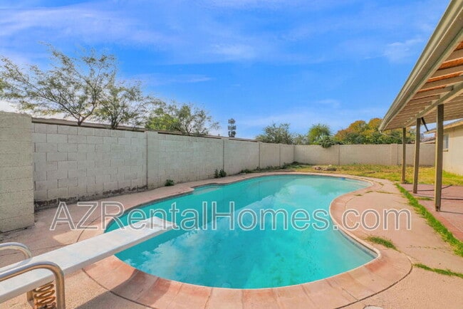 Building Photo - 1891 E Dunbar Dr