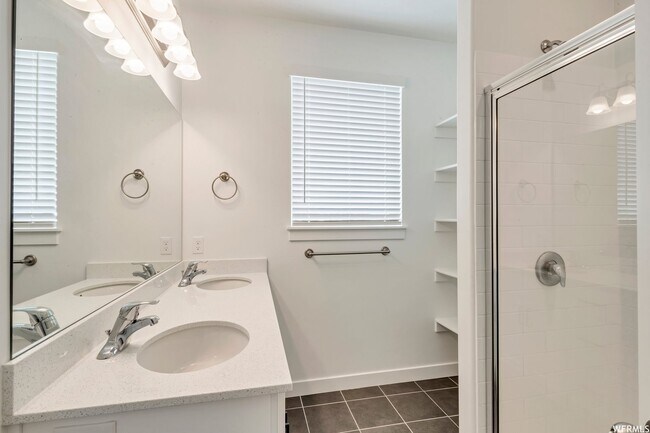 Photo - 456 Willow Leaf Rd